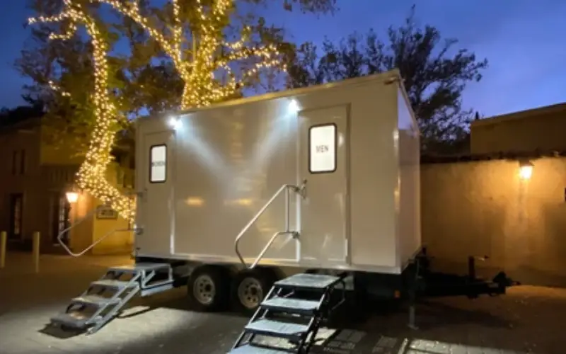 portable bathroom rental