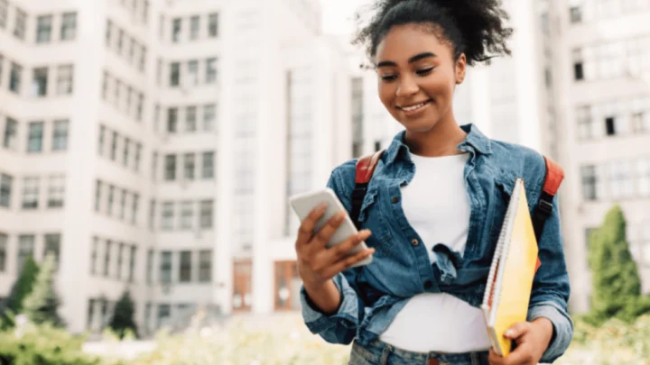 Advantages Of UK Student Mobile Plans: Save Money On Data