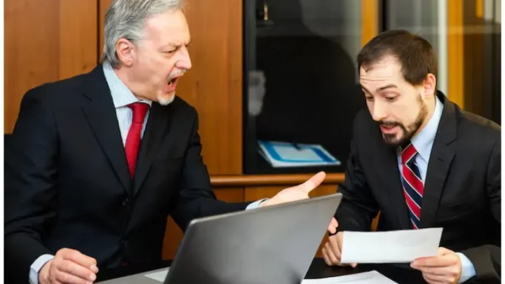 How A SaaS Agreement Lawyer Protects Your Business Interests?